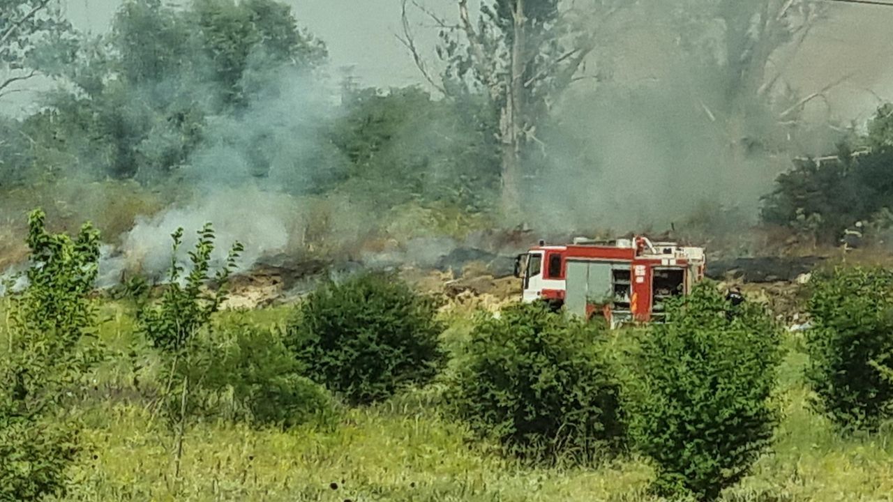 Огромен пожар край Арбанаси, изпращат хеликоптер да гаси