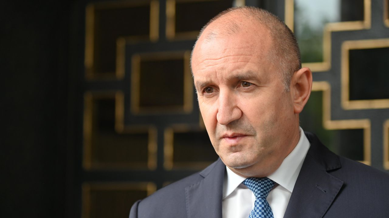 Президентът Радев: Рафинерията в Бургас трябва да има надежден собственик, намесата на държавата е авариен вариант