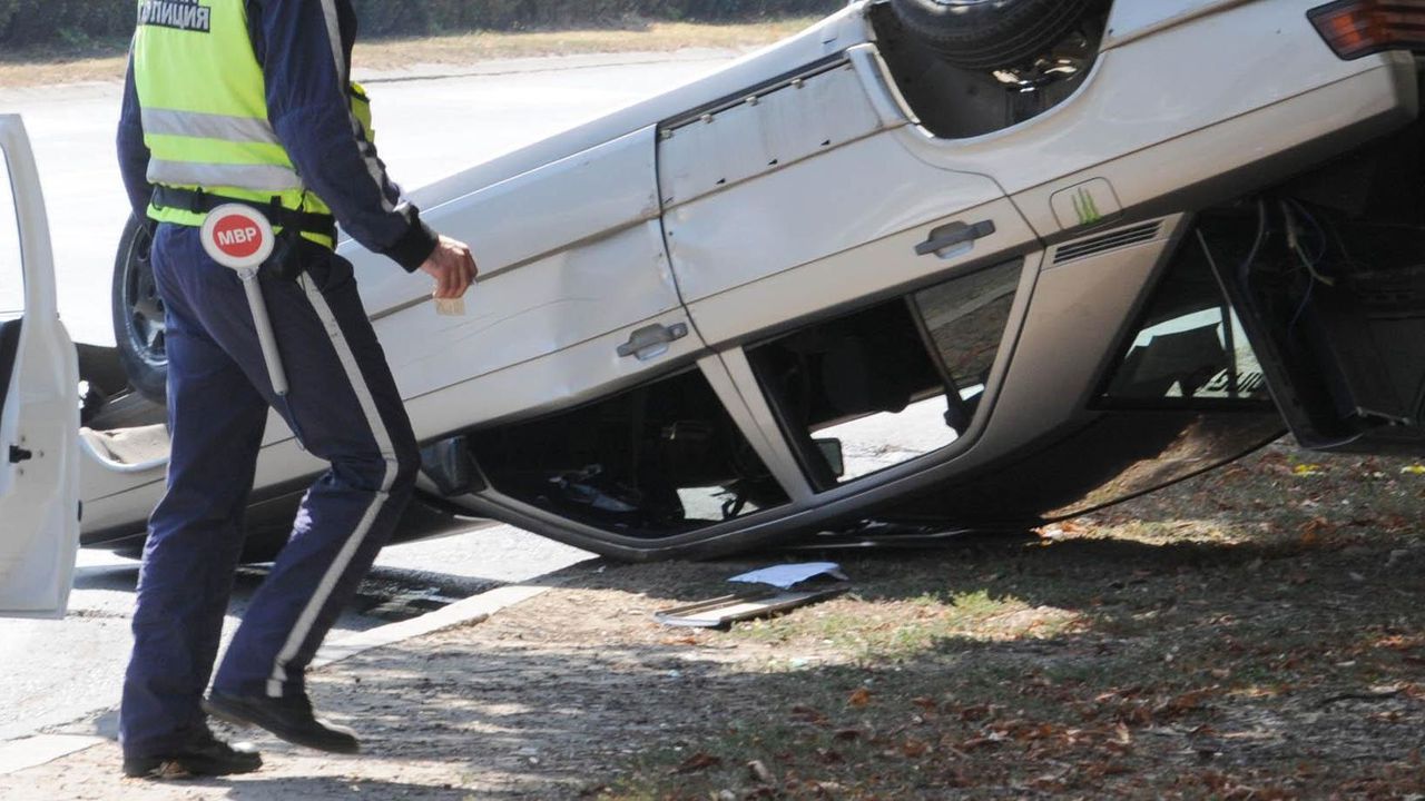 Автомобил, управляван от 19-годишен шофьор от село Сушево, се е