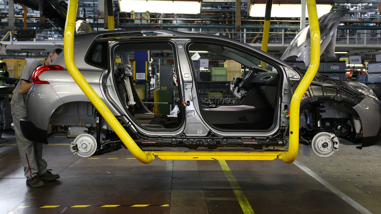 Френското промишлено производство отчита най-силен месечен ръст от близо 5 г. през юни