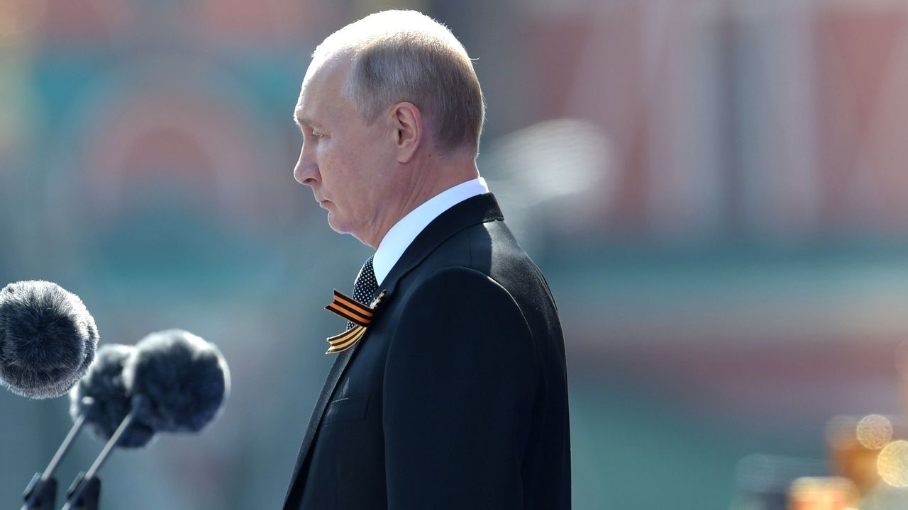 Путин захвърли наследството на любимите си диктатори