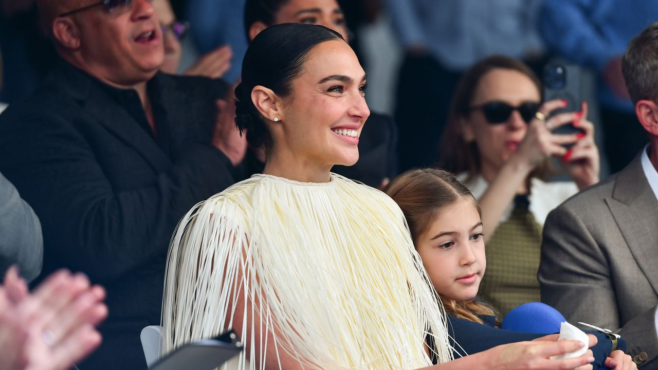 Подкрепата на Гал Гадот за Израел не е причина за бойкот на филмите ѝ, според режисьора Джулиан Шнабел