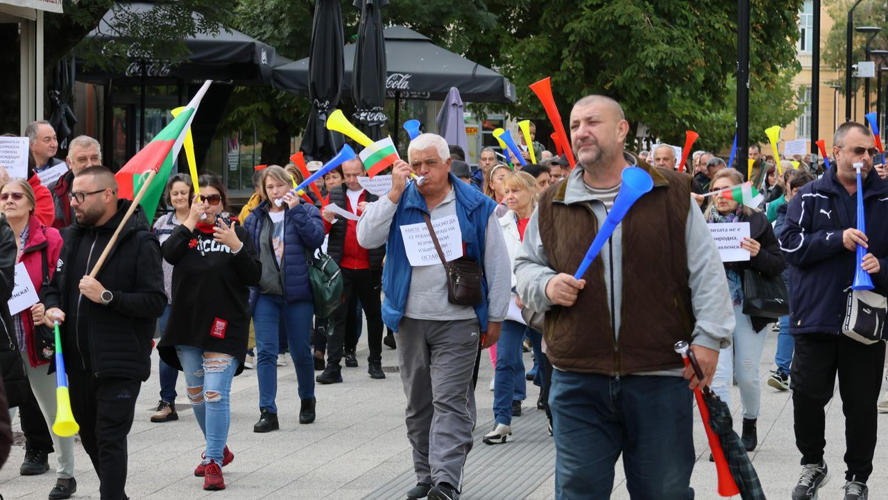 Плевен се събра на протест срещу безводието за осми пореден път