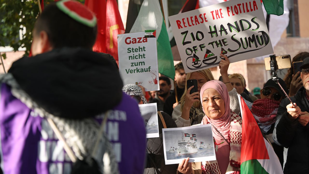 Швеция призова Израел да осигури храна, вода и лечение на активистите от флотилията за Газа