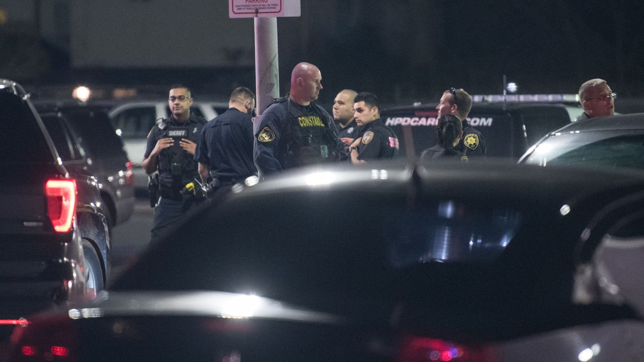 Две деца са убити, а други две са в критично състояние след стрелба в предградие на Хюстън, щата Тексас