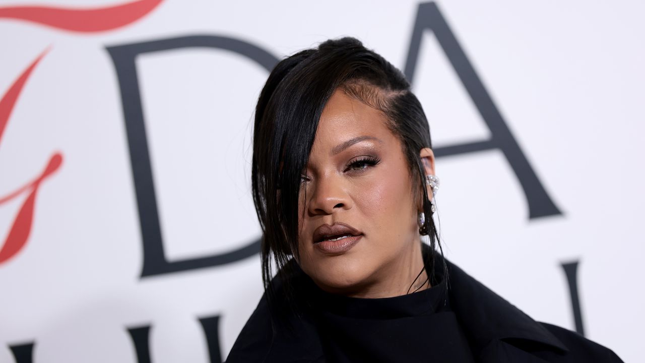 Триумфално завръщане в неподражаем стил: Риана се появи на Червения килим след бебе Nº3