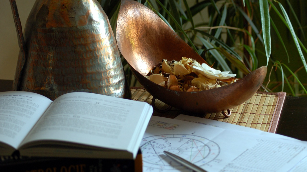 В този ден, небето композира своята симфония от чувства, мисли