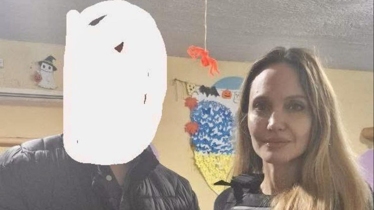 Анджелина Джоли се появи в Херсон с бронирана жилетка