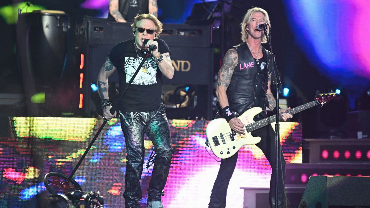 Групата, която не спира интензивната си концертна дейност, обяви, че