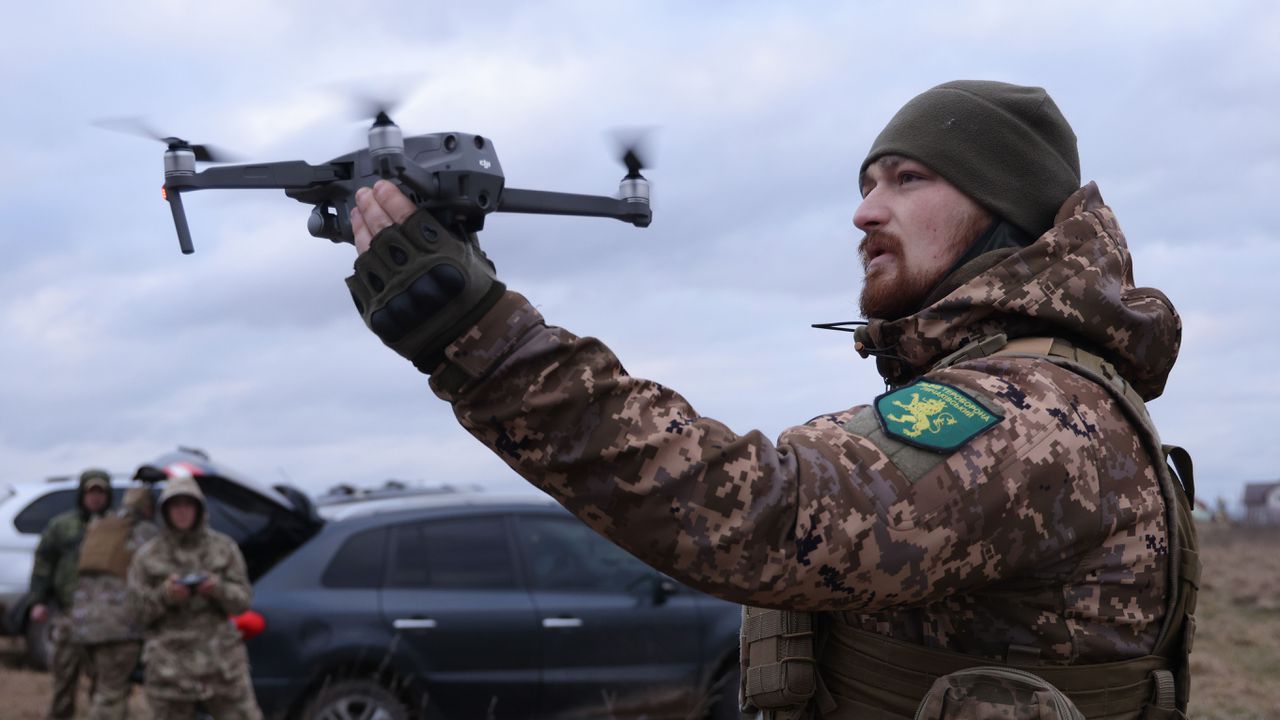 В засегнатата сграда се помещават ключови институции като Съвета за