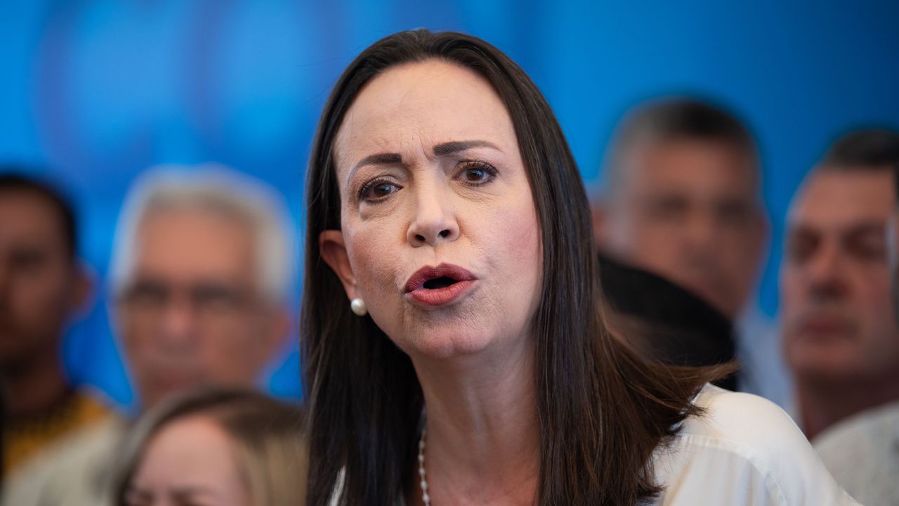 Мачадо успя да напусне тайно Венецуела и да отиде в