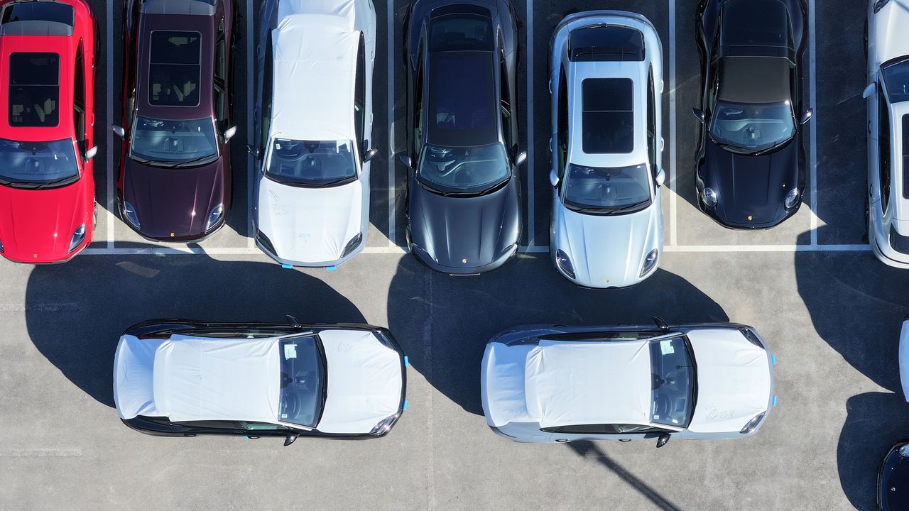 През предходните 12 месеца са били продадени общо 1,95 милиона