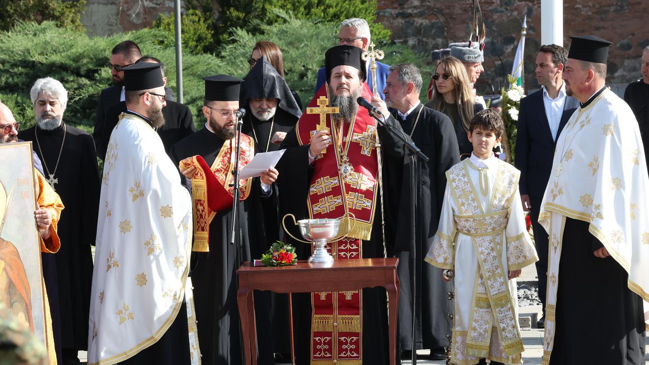 Тържествен водосвет на бойните знамена на Българската армия