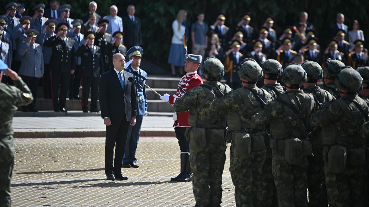 НА ЖИВО: Военен парад по повод 6 май - Ден на храбростта и празник на Българската армия