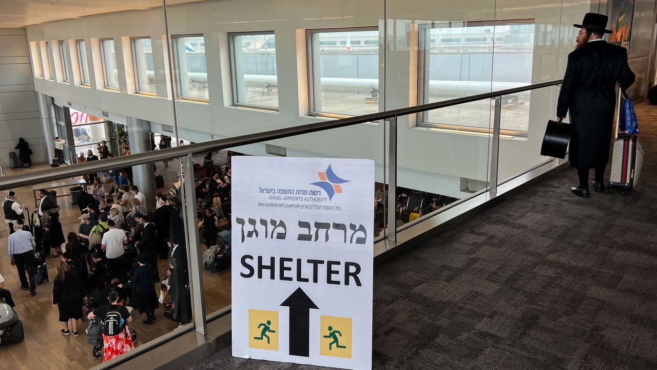 Хусите заявиха, че са нанесли ракетен удар срещу летище "Бен Гурион" в Тел Авив