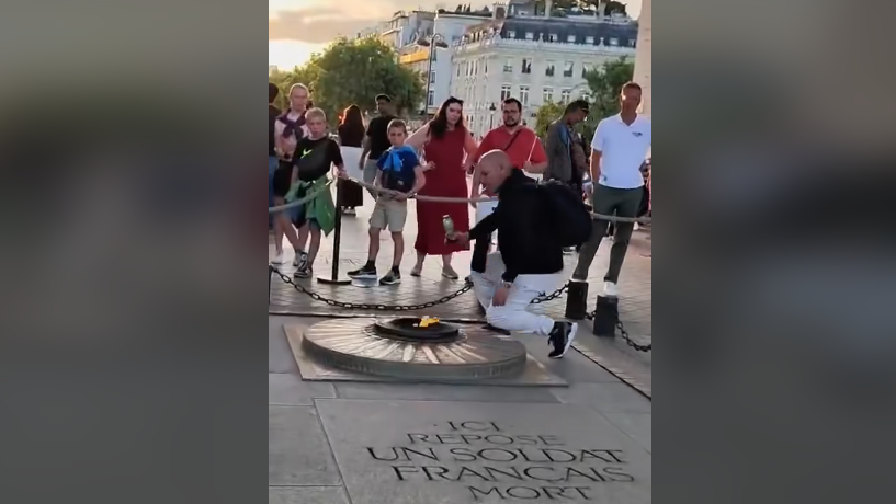 В Париж арестуваха мъж, запалил цигара от вечния огън при Гроба на Незнайния воин