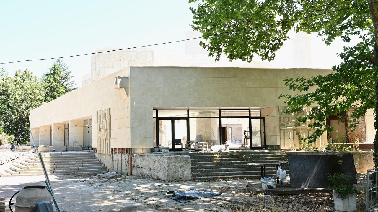 Сградата на Театър София все още не е готова да