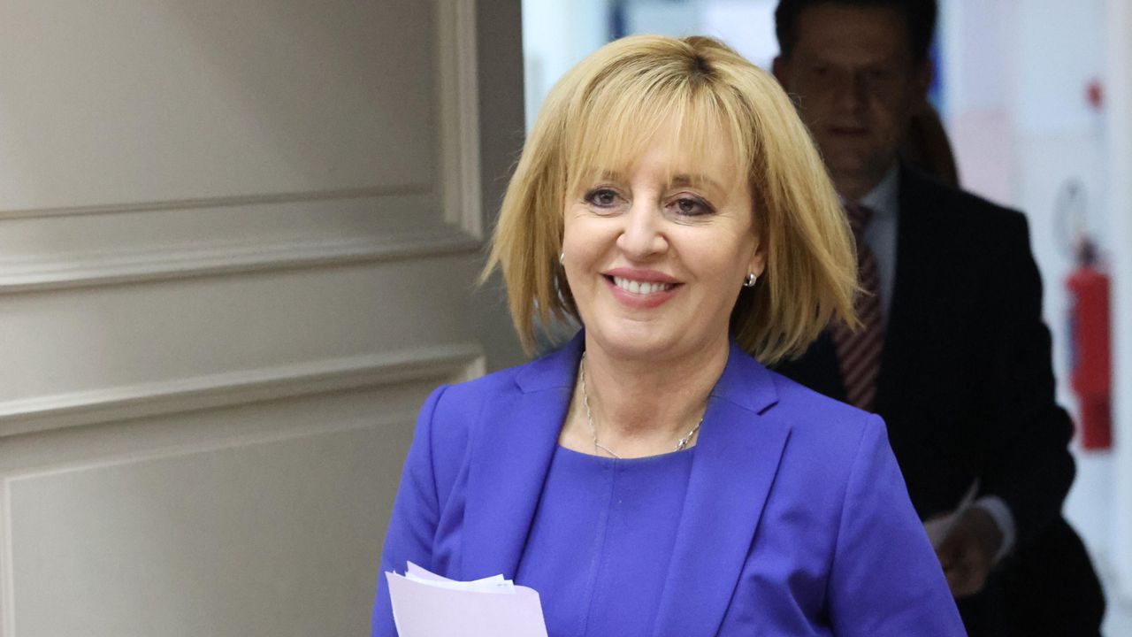 Манолова готви съдебна жалба срещу решението за увеличение на цената за паркиране в зоните в София