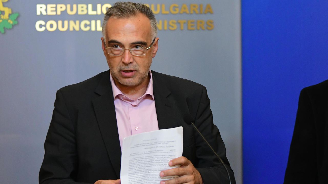 Живеем много дълго време в разпад на държавността, което вече