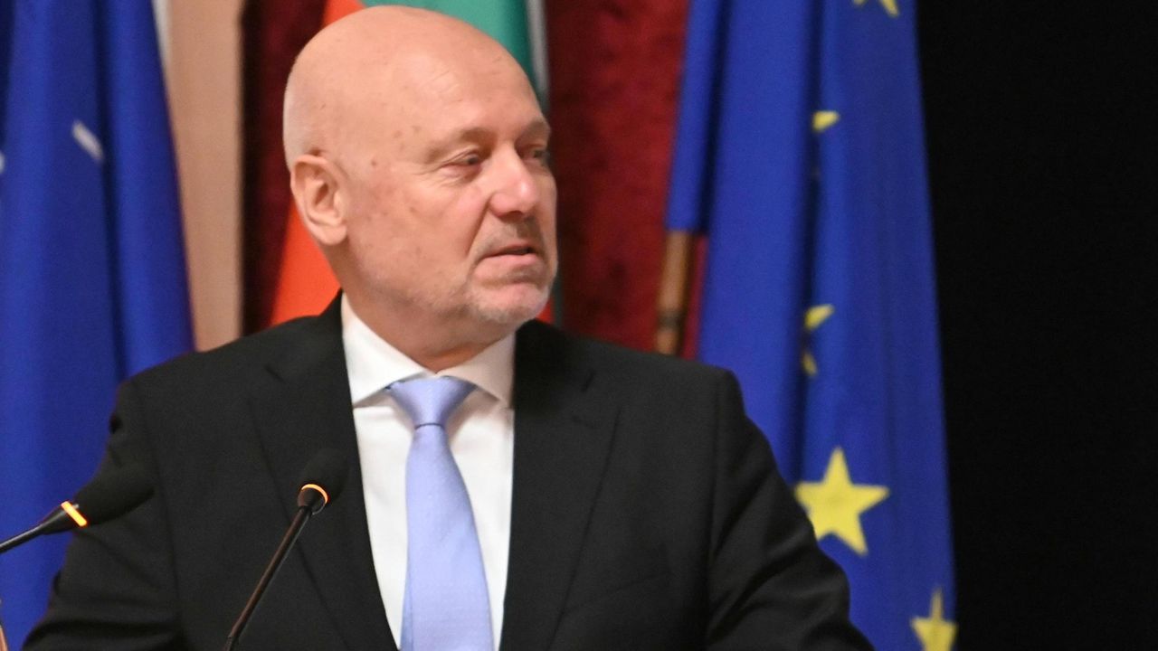 Тодор Тагарев: Китай се позиционира като лидер на антидемократичния свят