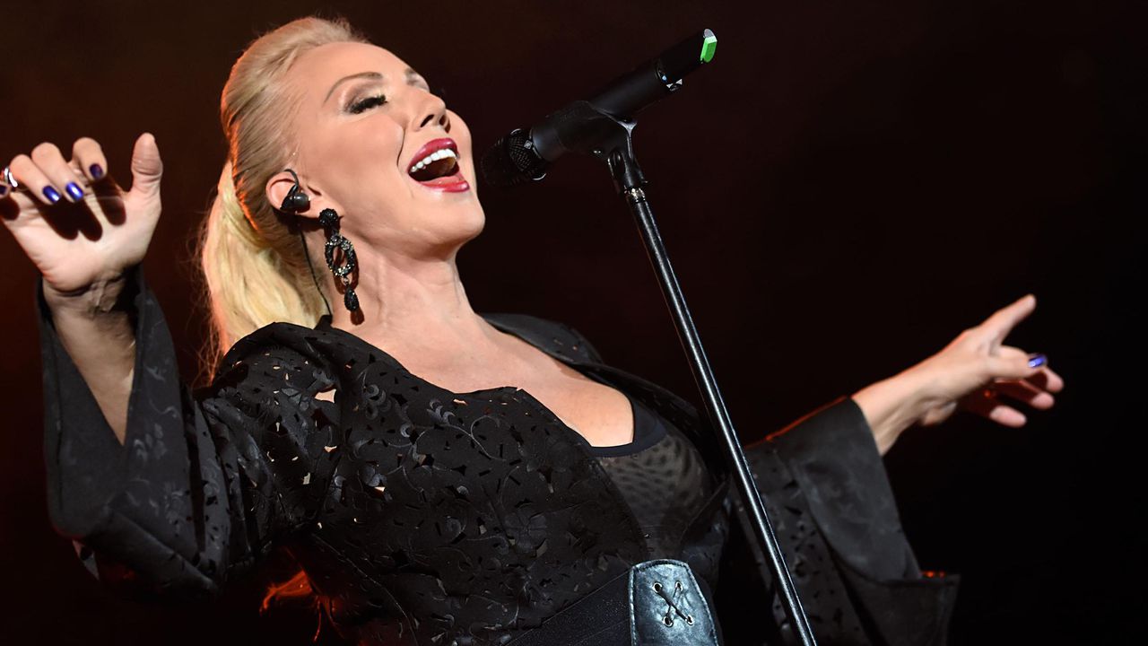 Лепа Брена и Слободан Живоинович станаха баба и дядо за