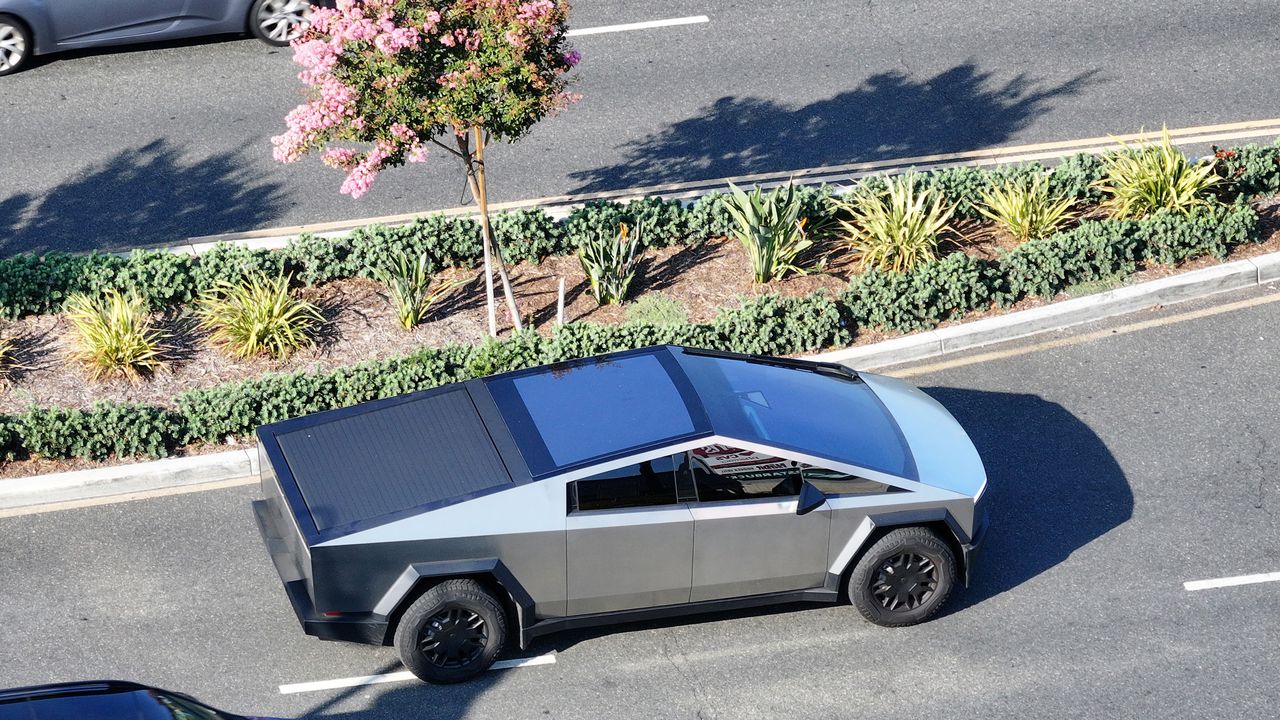 Красавица загина в блокирала Тесла при пожар