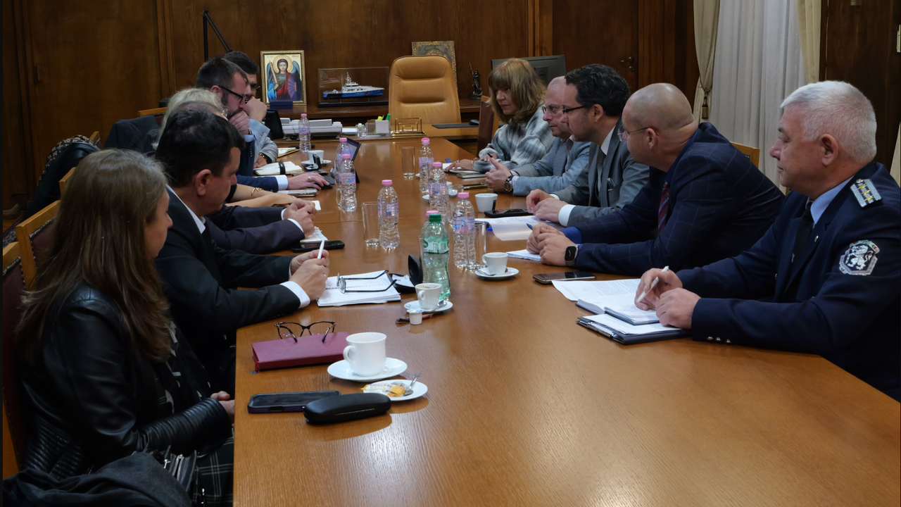 Министрите Митов и Иванов с работна среща относно възстановяването на щетите от наводненията