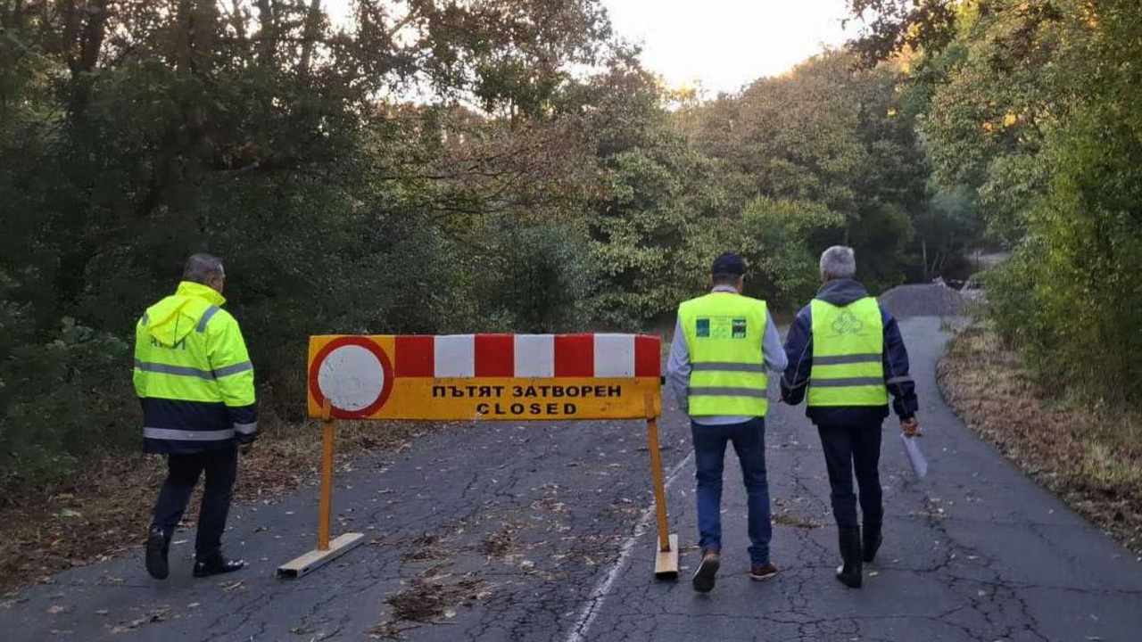 Община Две могили ремонтира опасен мост, заради който е затворен пътят между селата Батишница и Бъзовец