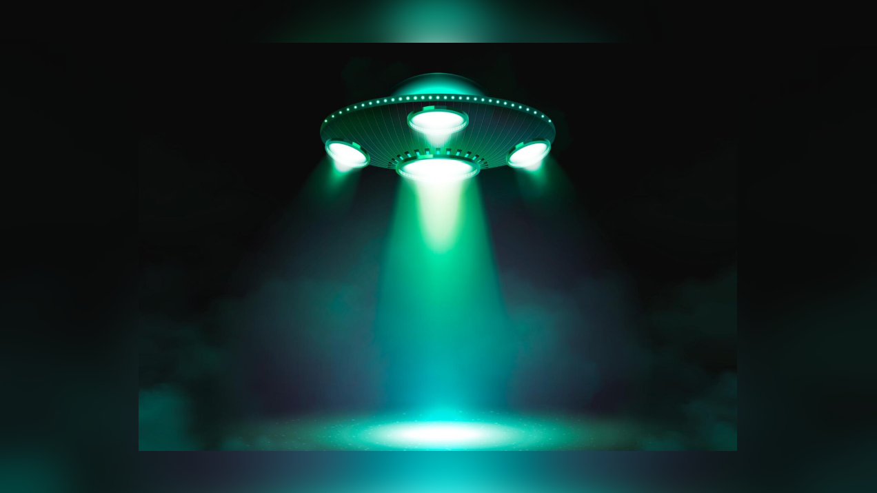 Очевидци твърдят, че зелено на цвят НЛО e прелетяло над Китай