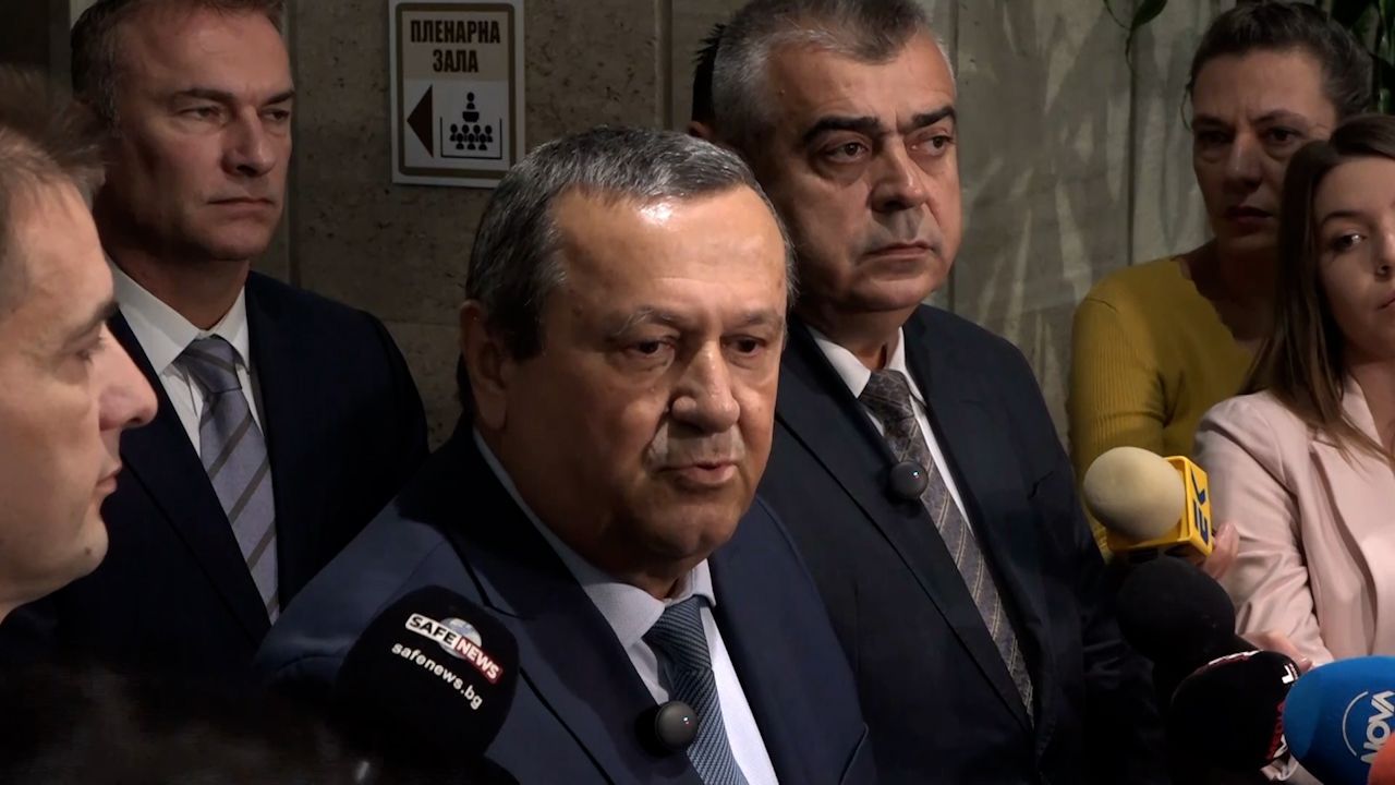 Той уточни, че това е по процедура, разписана в Правилника