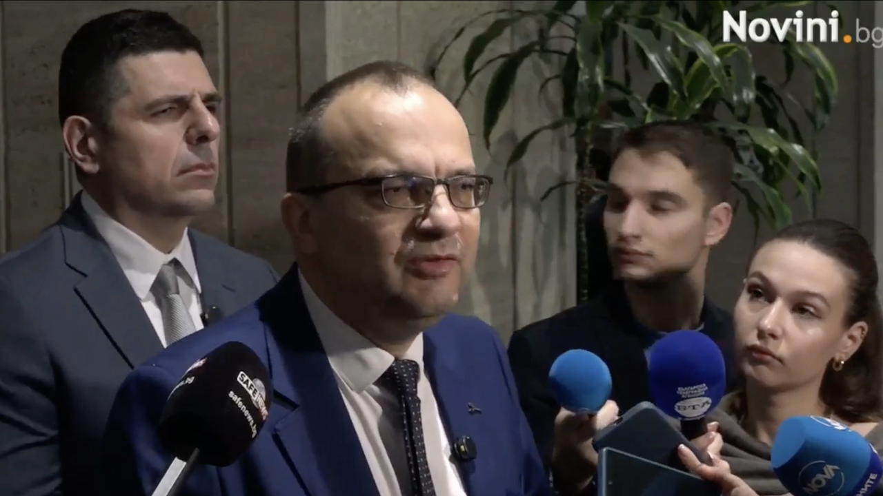 Бюджетът трябва да се пренапише, смята Мартин Димитров.Той е на