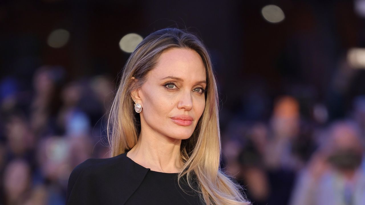 Анджелина Джоли: Хората в Херсон живеят с опасността всеки ден, но отказват да се предадат