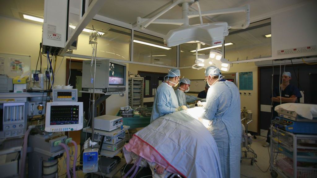 Многодетна майка почина след пластична операция в Турция