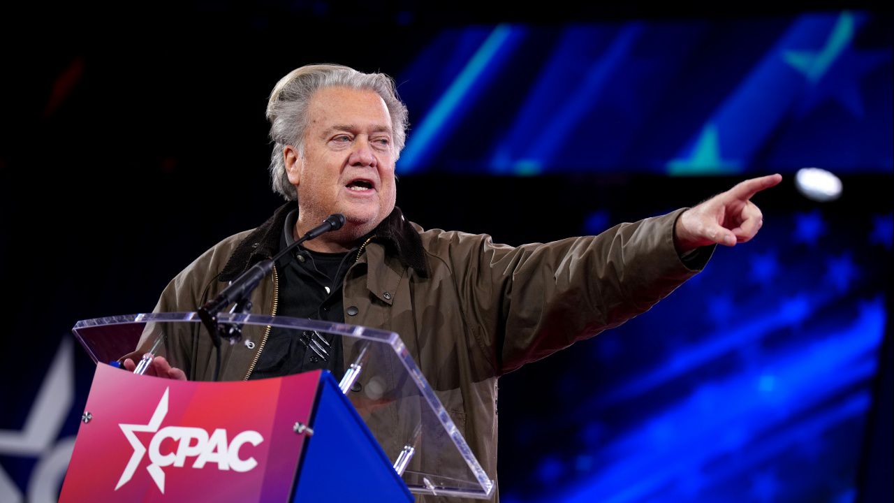 Бивш високопоставен съветник на Тръмп нарече Зеленски "мошеник" и "палячо"