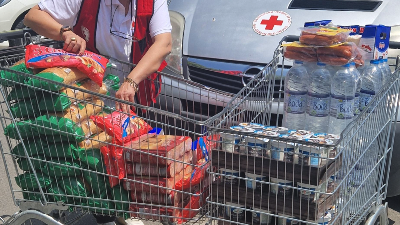 БЧК-Стара Загора оказа спешна хуманитарна помощ на възрастните хора, изведени от домовете на ужасите в с. Ягода