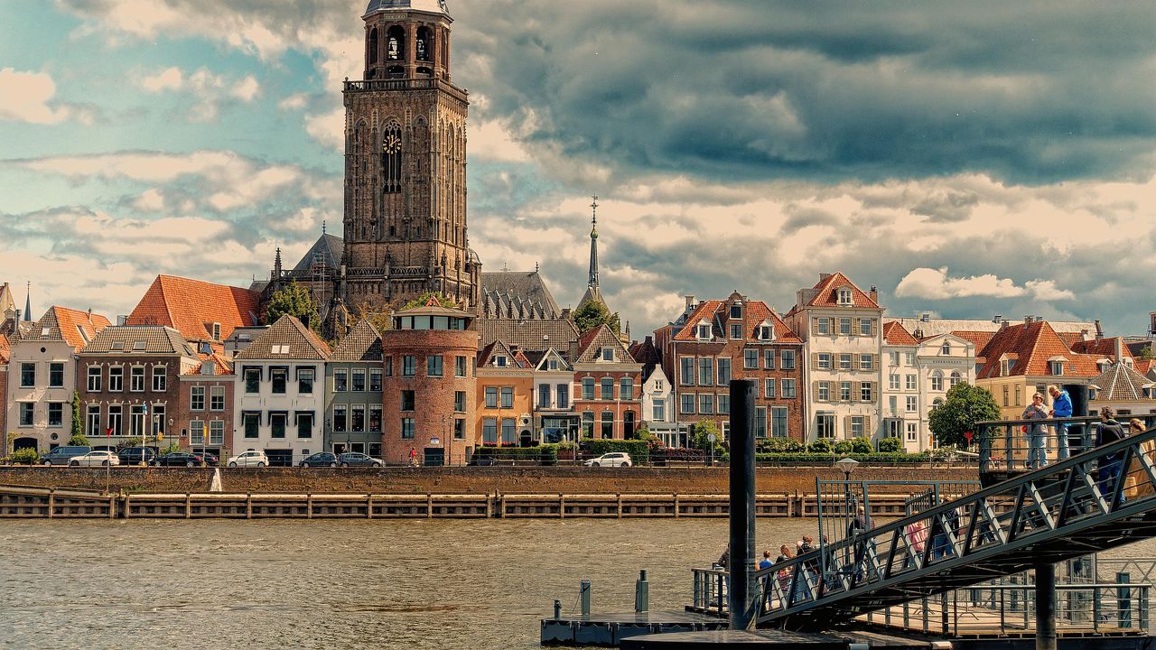 През периода от април до юни икономиката в Нидерландия е