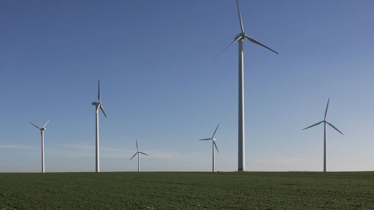 Вятърната енергия осигури 25 на сто от електричеството в Европа през изминалото денонощие