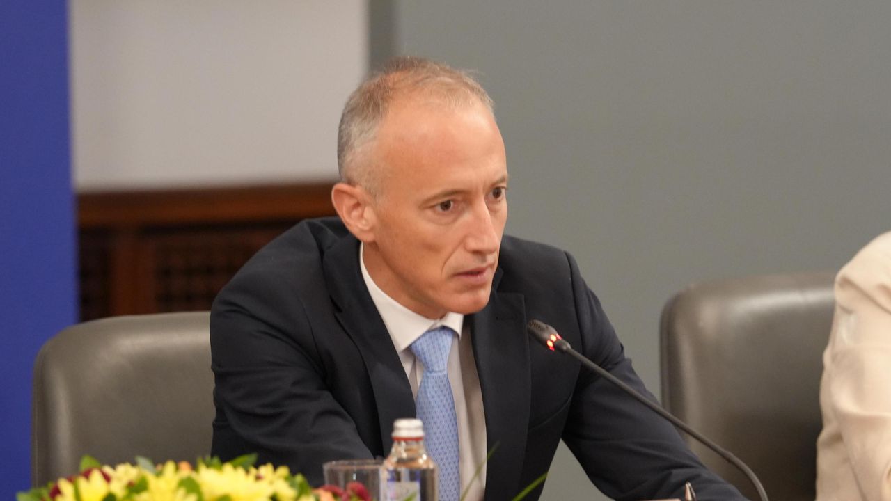 Министър Вълчев: По-високи са таксите за платено обучение в университетите, държавната поръчка е с малък ръст