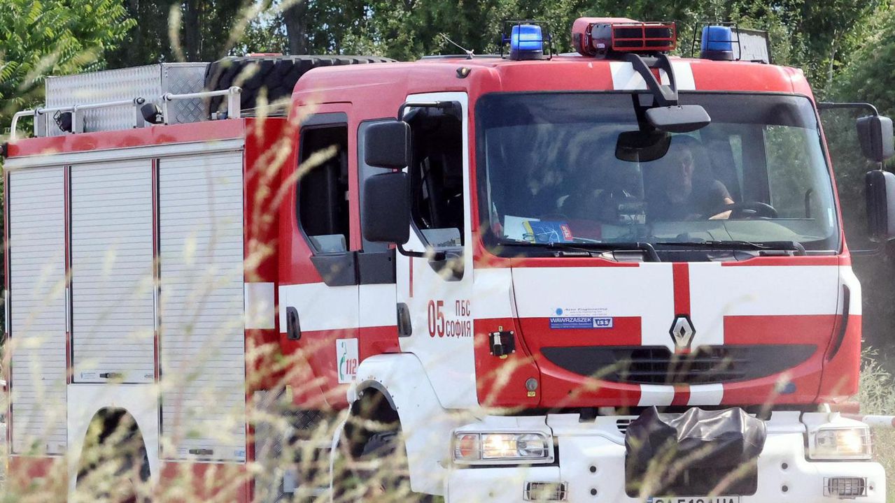Горят къщи при голям пожар във вилна зона край Бургас