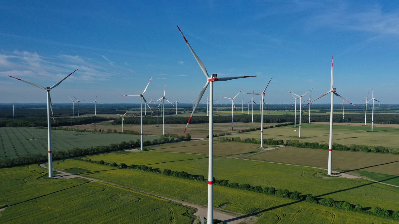 Вятърната енергия осигури 23 на сто от електричеството в Европа през изминалото денонощие