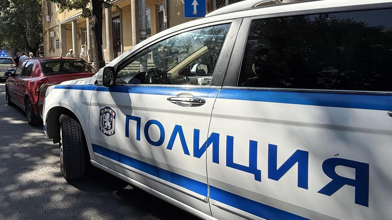 Полицията в Пазарджик конфискува 544 артикула – дрехи с логата