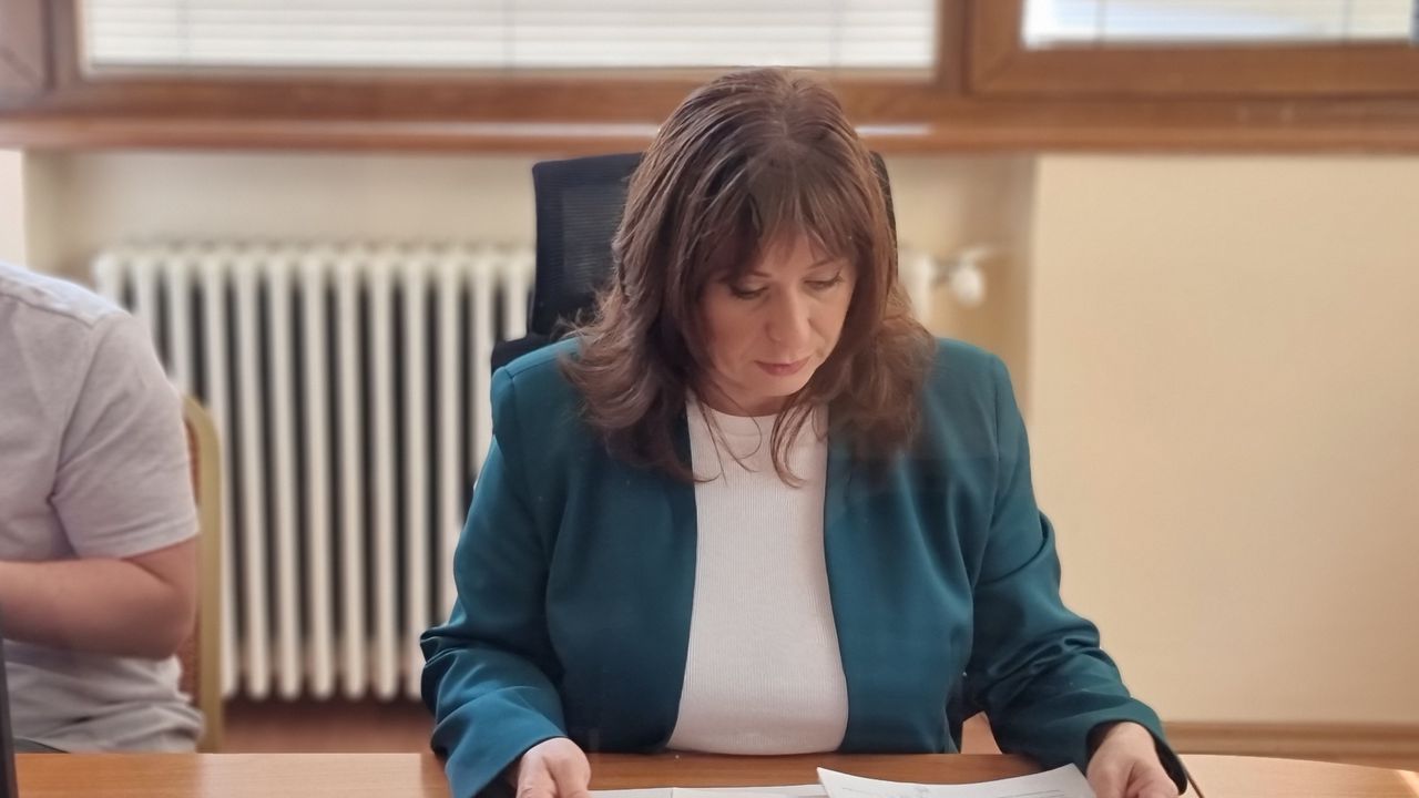 След намесата на омбудсмана: КАТ отмени акта за 200 лв. на жената, която спука гума в дупка