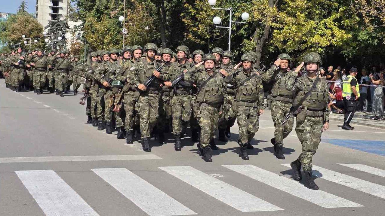 Български военен контингент заминава за участие в стабилизиращите сили на НАТО в Косово