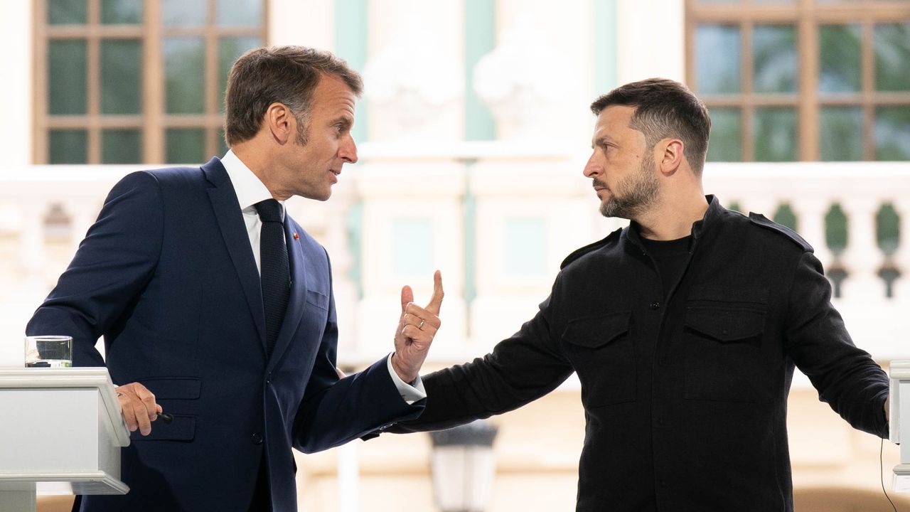 Украинският президент днес е провел телефонен разговор с френския си