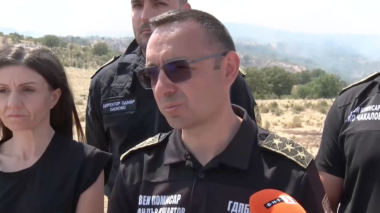Пожарът в Сакар все още не е овладян изцяло, горят над 30 000 декара