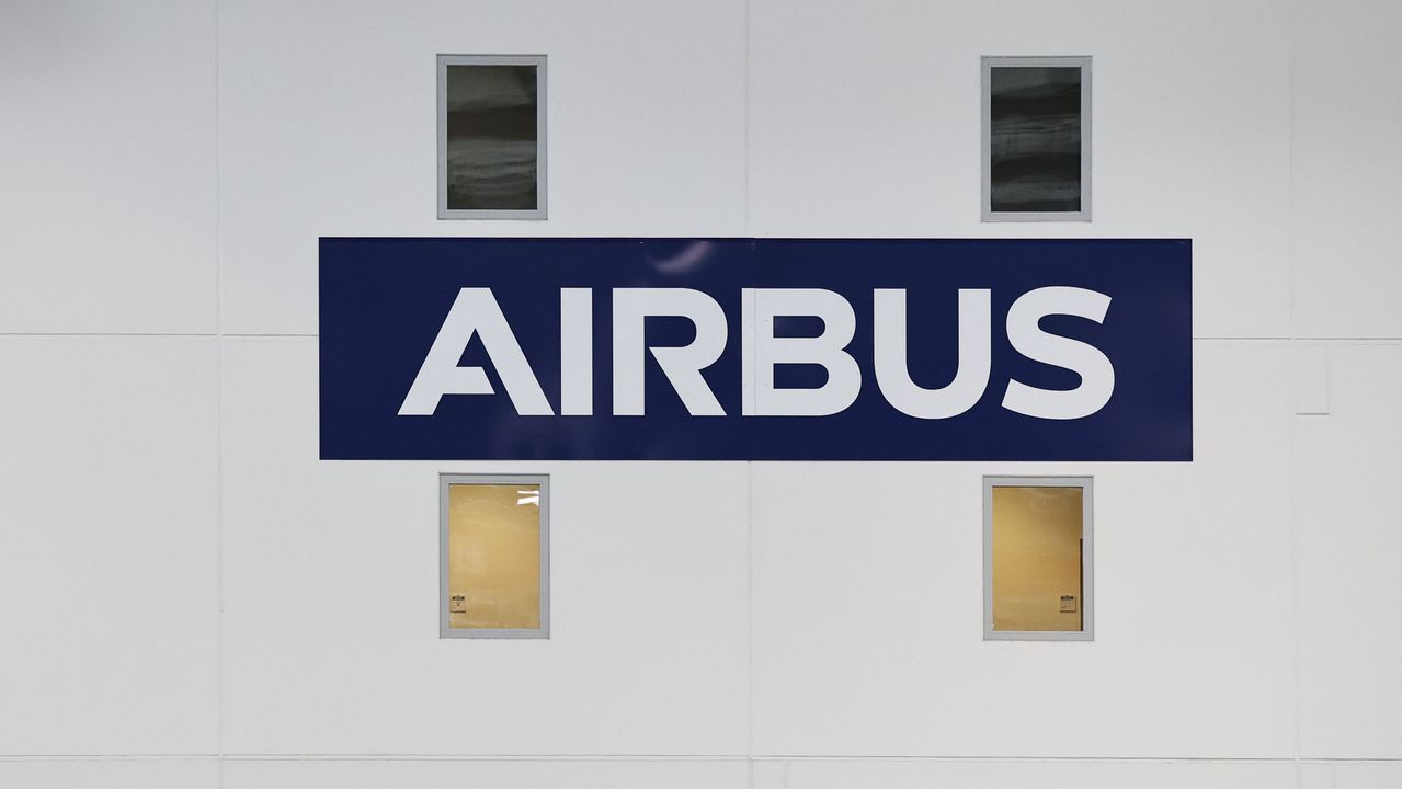 Европейският самолетостроител Еърбъс (Airbus) преодоля днес сериозна търговска бариера, след