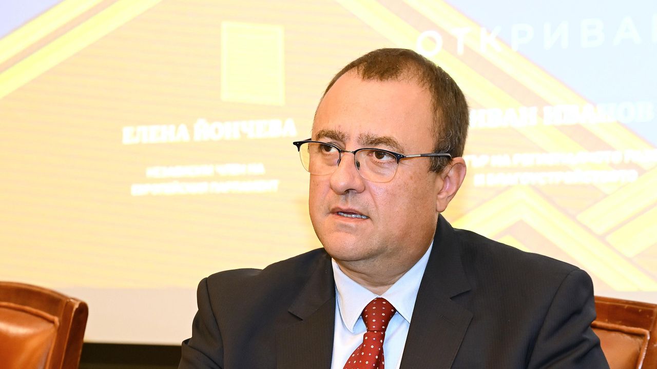 Министър Иванов: Има съществени пропуски при строителството в "Елените", застроено е речно корито