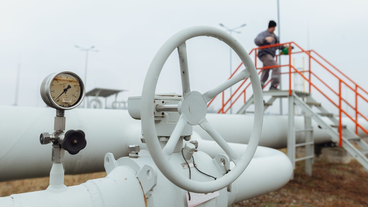 Цената на природния газ на хъба TTF, както и на "Газов хъб Балкан", намалява