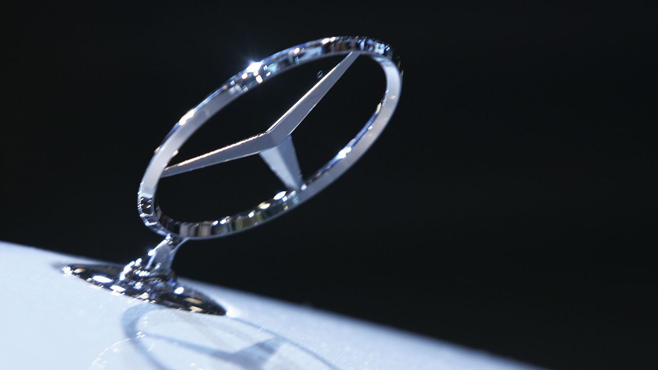 "Мерцедес-Бенц" отчита спад в продажбите през третото тримесечие