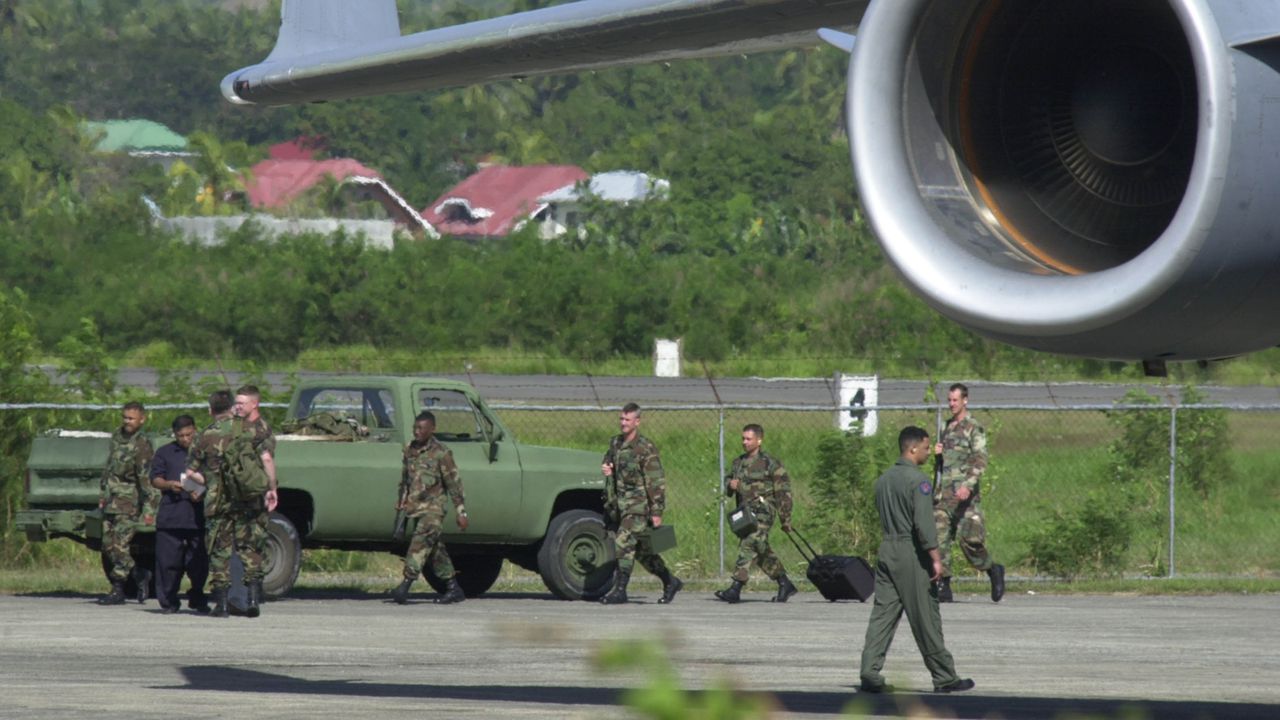 Редица служители в американската военновъздушна база "Андрюс" са се разболели след доставка на подозрителен пакет